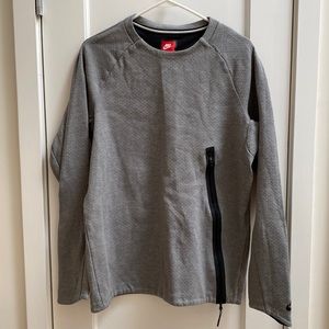 Nike men’s gray medium synthetic blend sweatshirt